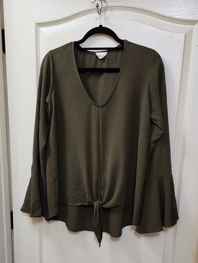 1.4.3. STORY BY LINE UP OLIVE GREEN V-NECK TIE-FRONT BLOUSE